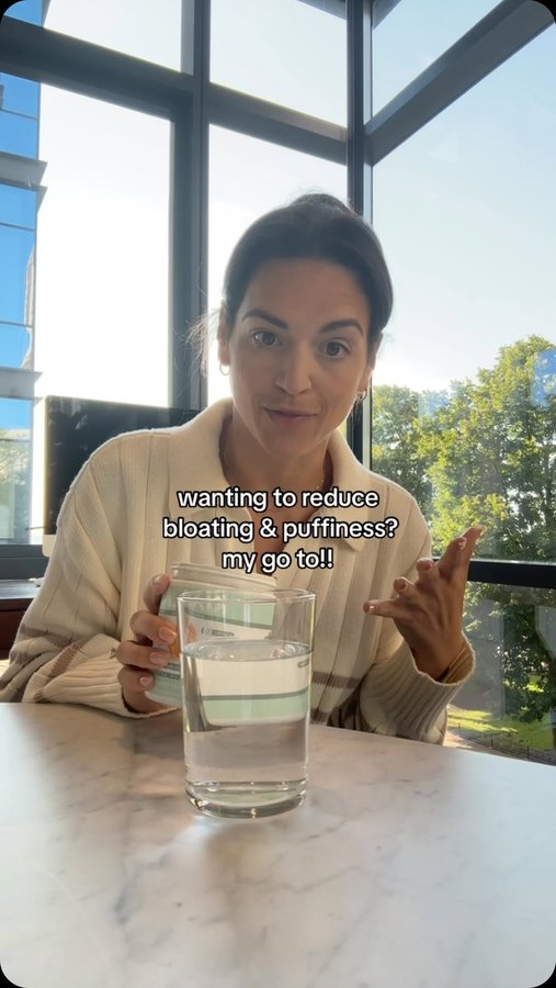 Instagram post by @amyinhalf for KIALA NUTRITION. Caption reads: [...] right now 💚 link in my bio & story....