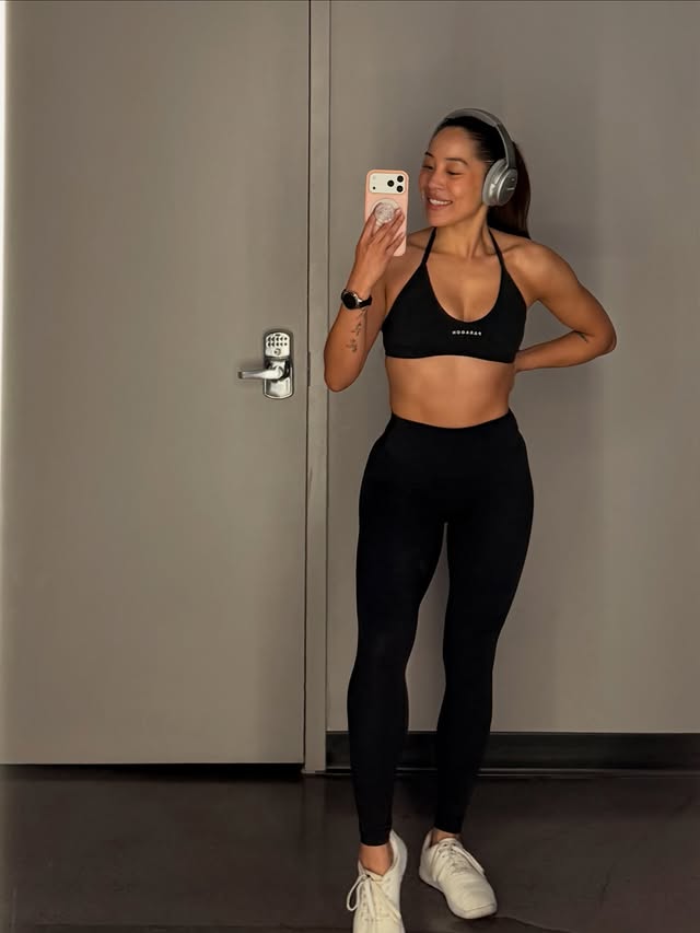 Instagram post by @flexxwithbex for PARAGON. Caption reads: Gain SZN Collection from @paragonfitwear is live!!....