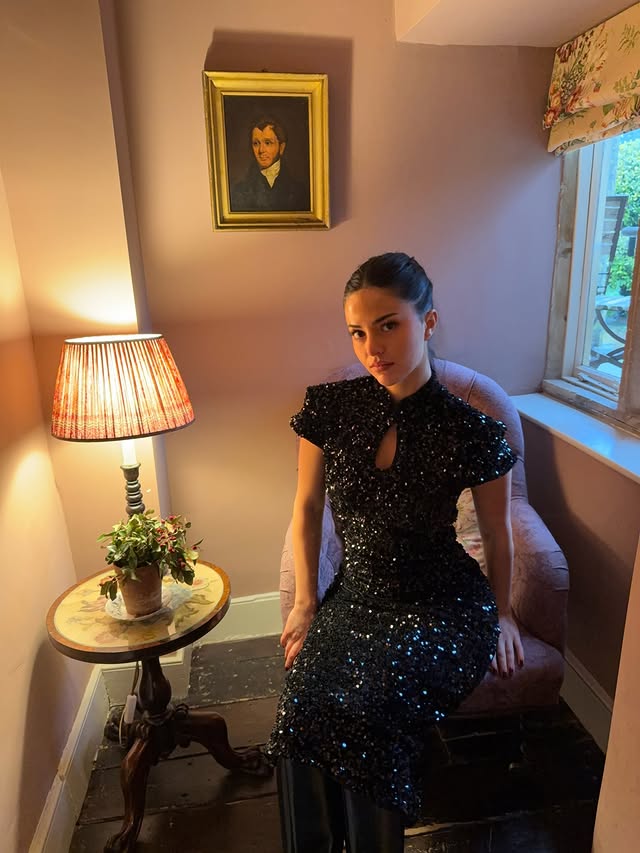 Instagram post by @beatrjxe for PARFOIS. Caption reads: too cozy to function :)

@parfois AD....