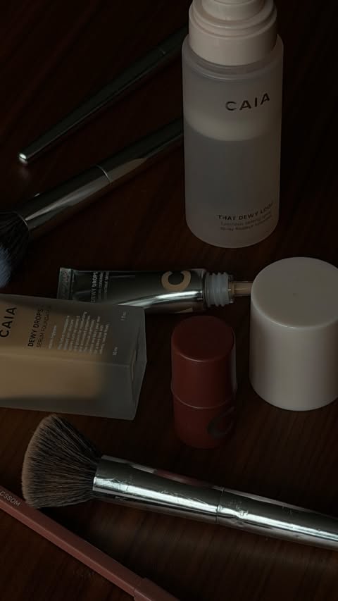 Instagram post by @patriciawirschke for CAIA COSMETICS. Caption reads: [...] of sleep in 5 minutes with the new....