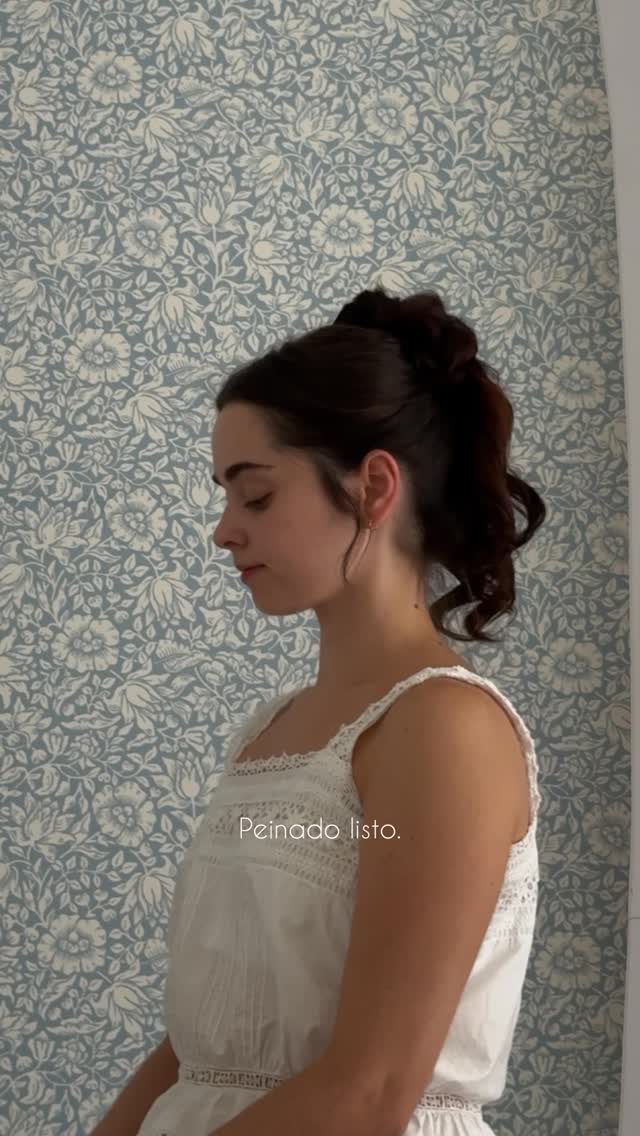 Instagram post by @silvia_mmb for Dyson España. Caption reads: Estoy segura de que Dyson Airwrap Co-anda 2x era....