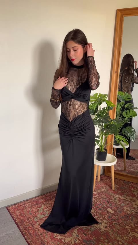 Instagram post by @laurindammacedo for Mew Mews. Caption reads: An evening version of me. 🖤💋 Dress:....