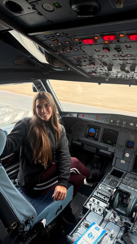 Instagram post by @jorgelinadobronich for LATAM Airlines. Caption reads: @latamairlines 🤭

#travel #humor #aruba #parati....