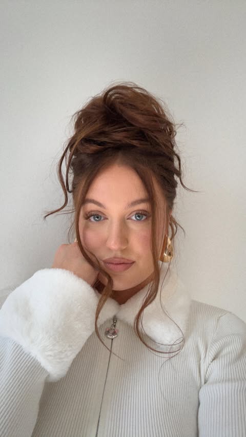 Instagram post by @elisabethh.hartmann for Luxy Hair. Caption reads: POV if Mrs claus was a baddie 🤶🏼....