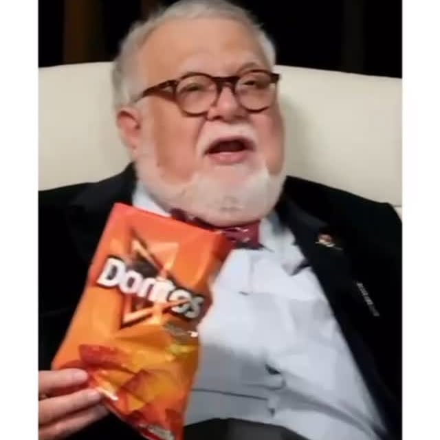 Instagram post by @nicepaylasimlar for Doritos. Caption reads: Zeki olduğumu kanıtlarken benim heves #işbirliği....