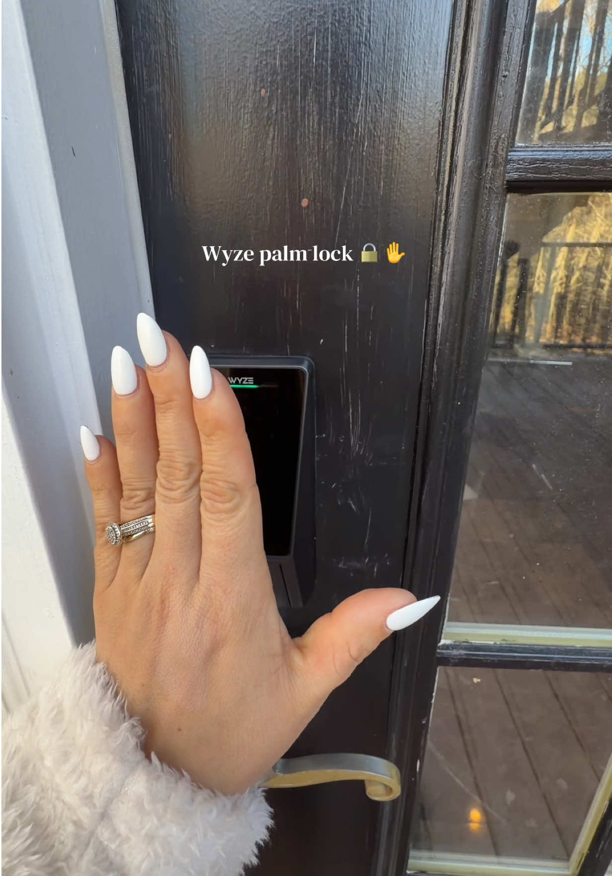 TikTok post by @rosyajk for Wyze. Caption reads: Súper práctico ! Seguro me encanta @Wyze....