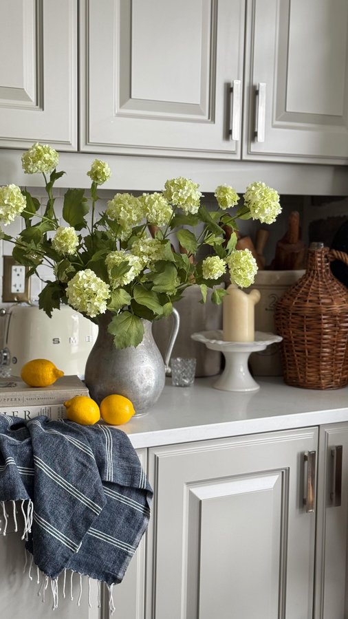 Instagram post by @salinamariahome for Afloral. Caption reads: When flowers are your love language 😉🌸 @afloral....