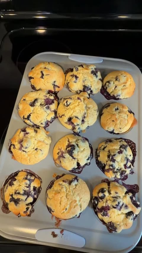 Instagram post by @chevoneco for Pyrex. Caption reads: Gifted by Pyrex — Homemade muffins just make the....