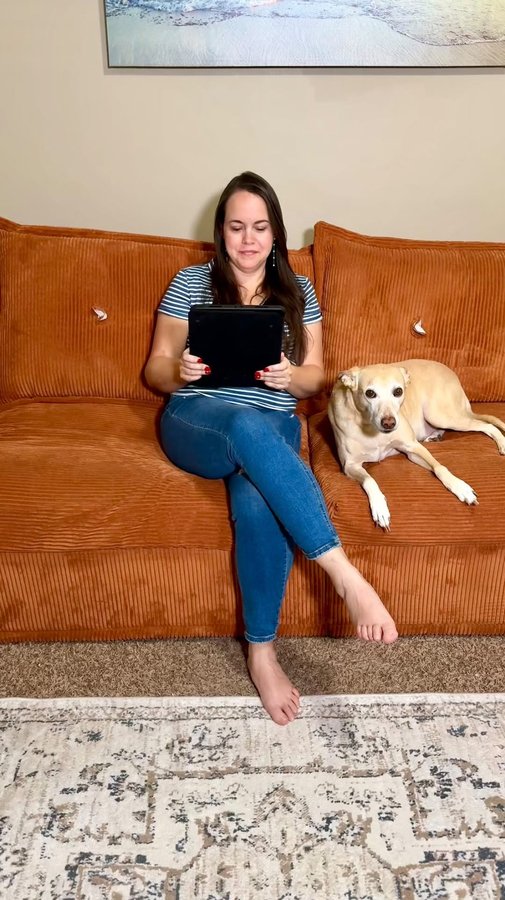 Instagram post by @bydebbyoliver for MomSelect. Caption reads: #ad Did you know, that a community of families is....