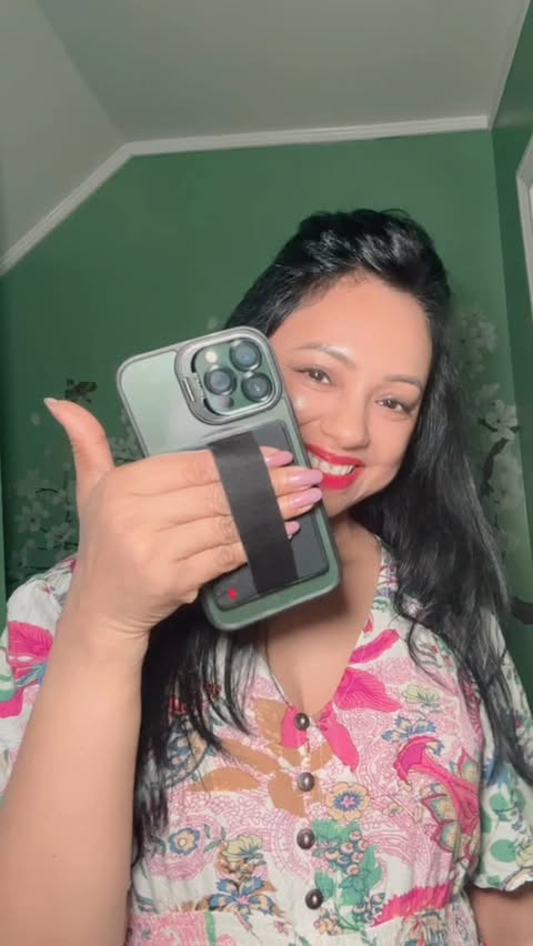 Instagram post by @rjkunjan for Stack Influence. Caption reads: [...] up to 7 Cards and Cash I @aquavault....