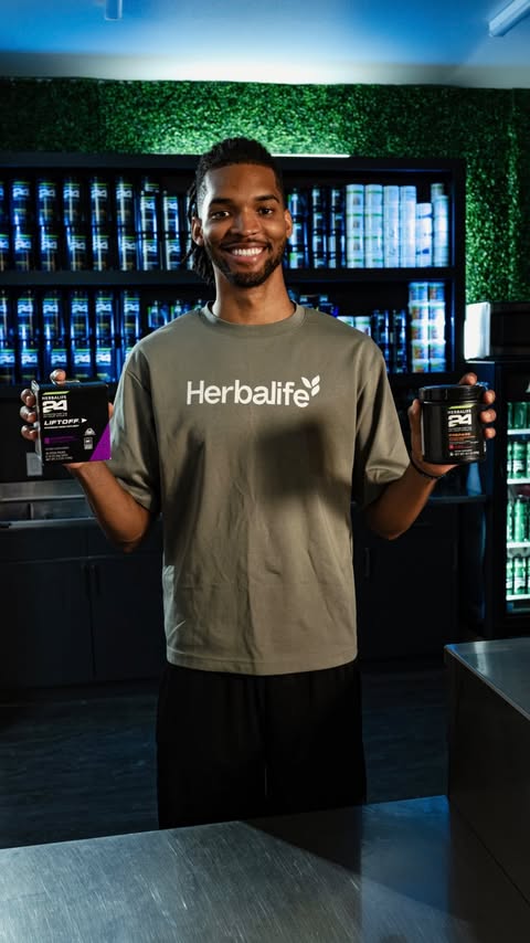 Instagram post by @ziaire for Herbalife. Caption reads: Powered by @herbalife24 to stay focused and....