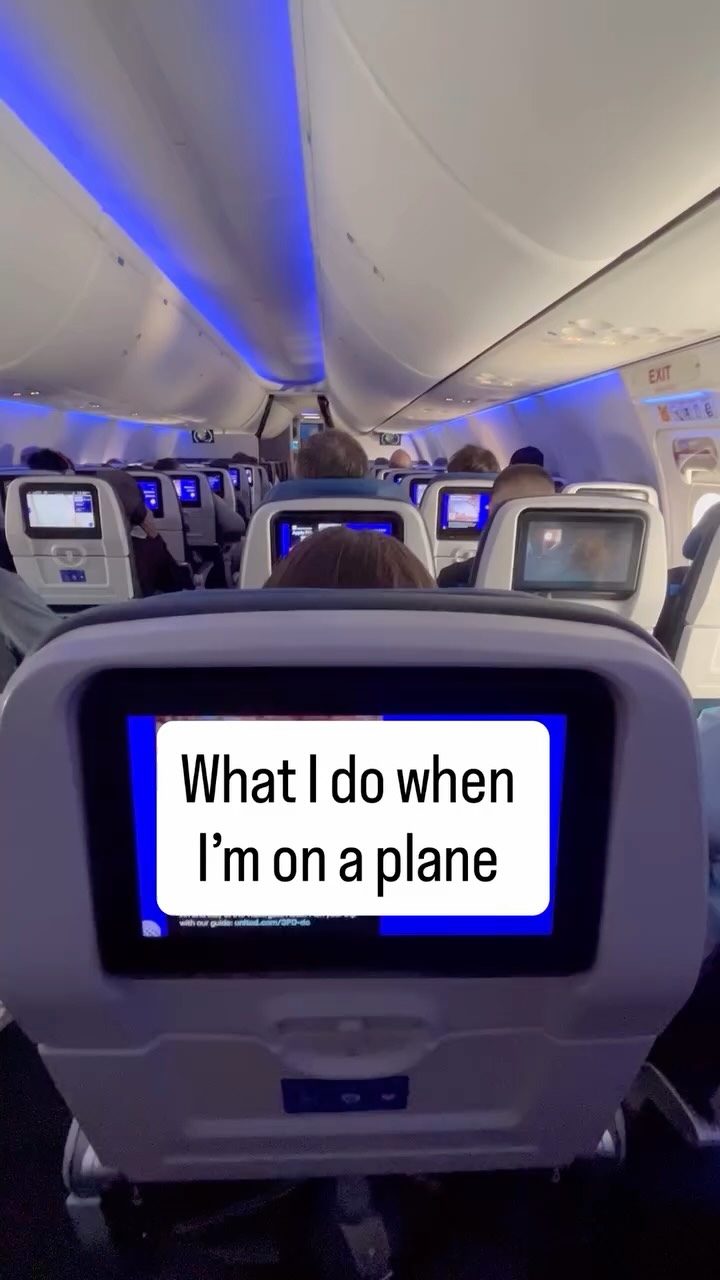 Instagram post by @werdgra for United Airlines. Caption reads: Recent drawing I made on my last flight coming....