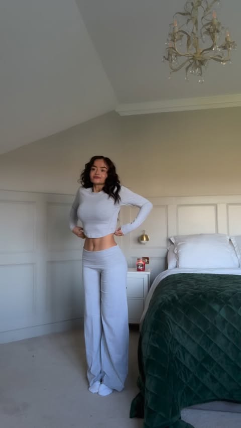 Instagram post by @_kikifit_ for Women's Best. Caption reads: Comfies allll day baby @womensbest new collection....