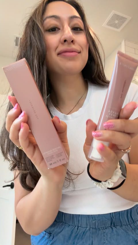 Instagram post by @victoriabelliston for Exuviance. Caption reads: The @exuviance Advance Renewal Retinol Serum is....