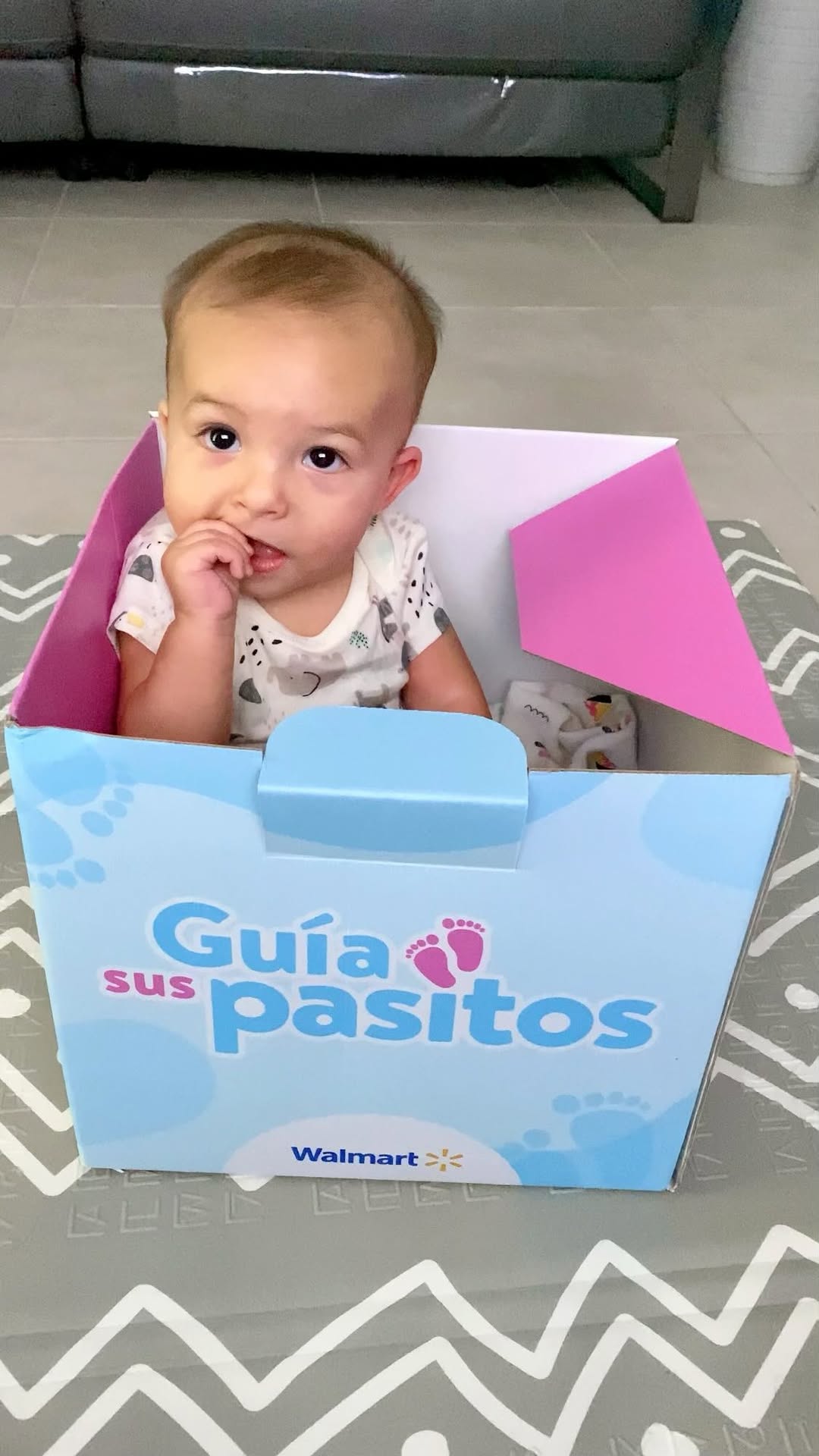 Instagram post by @caroloficial for Walmartpr. Caption reads: #Ad Baby Dylan cumplió sus 7 meses y siempre vamos....