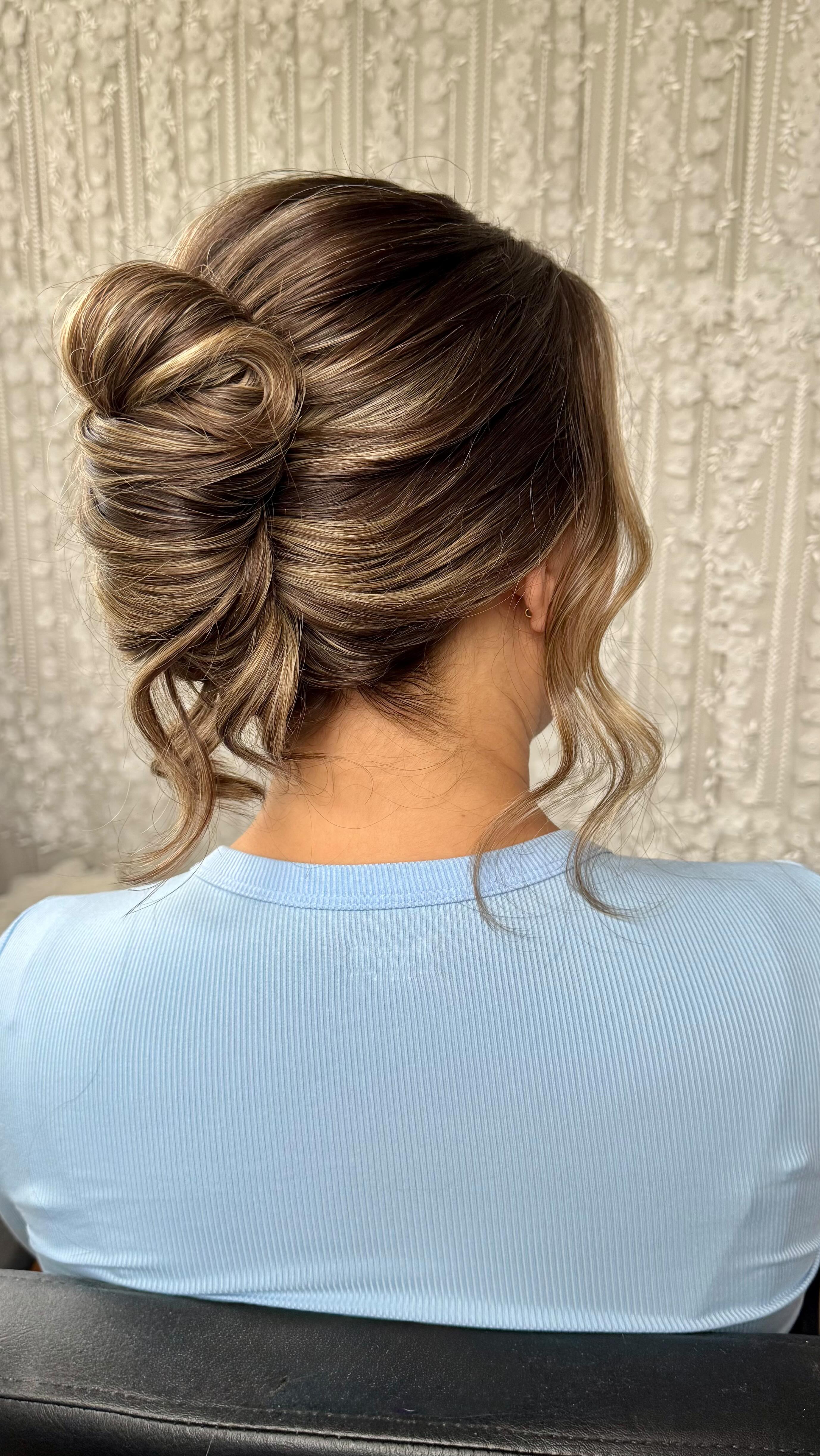 Instagram post by @alexandralee1016 for SalonCentric. Caption reads: Quick twist updo!!
.
.
Used @designmehair Hold.Me....