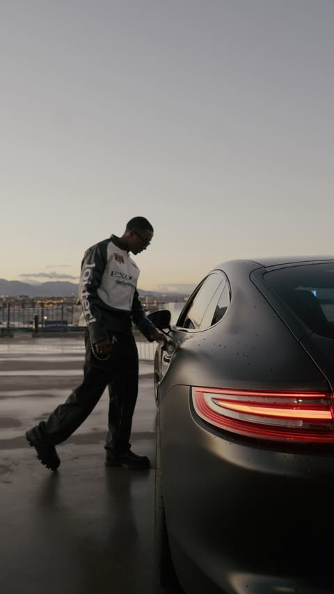 Instagram post by @nijelbmurray for Turo. Caption reads: [...] a good pull-up… ⚡️

so I hopped on @turo and....