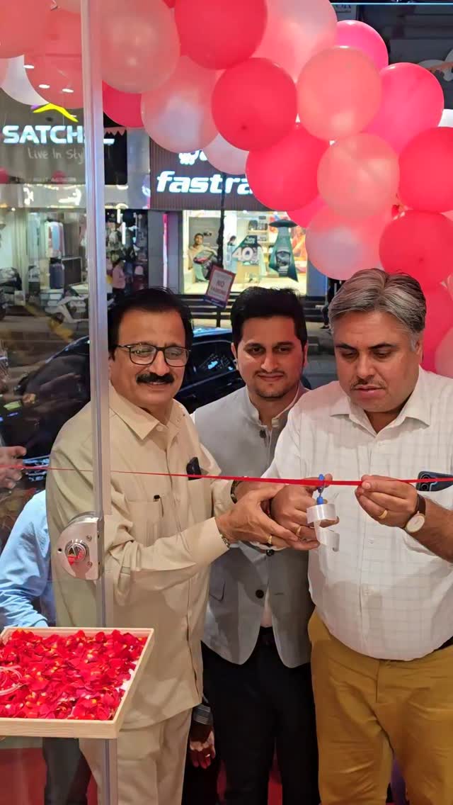 Instagram post by @hubballitimes for Mia by Tanishq. Caption reads: ✨ A Sparkling New Destination for Fine Jewellery!....