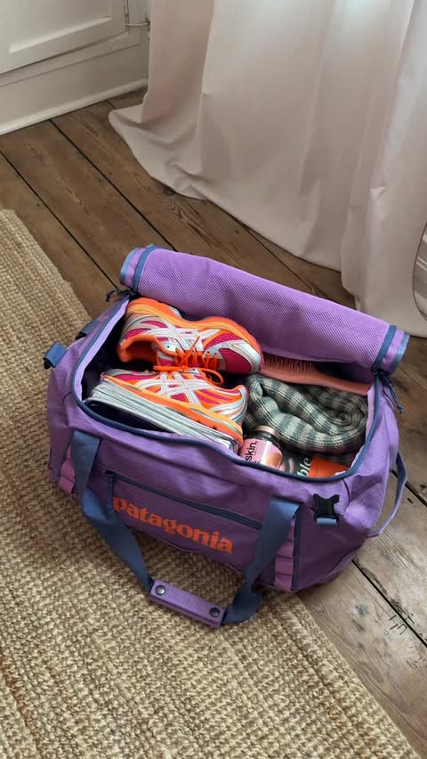 Instagram post by @hrlsmrphy for Spartoo. Caption reads: if you’re travelling home for the holidays may i....