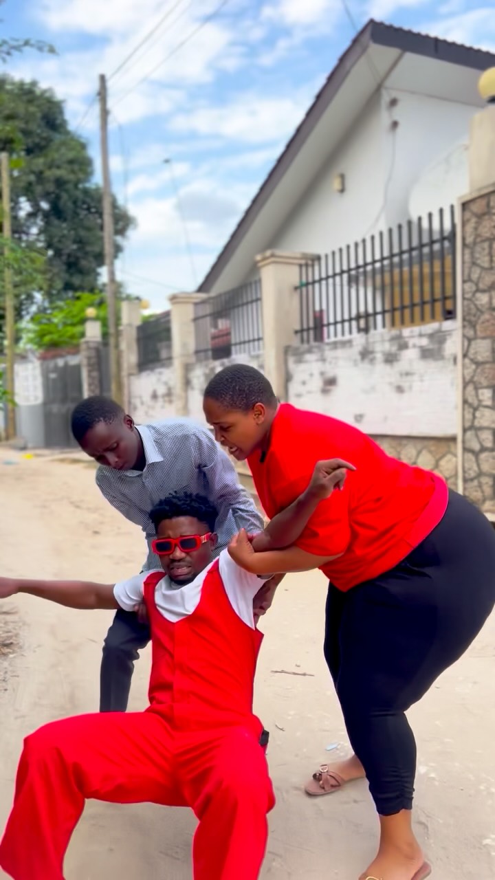 Instagram post by @duchu_tz_ for Airtel. Caption reads: Naitwa NDUTCHAN 🥷🥷. 😂😂.

Airtel Spam Alert ni....