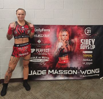 Instagram post by @jade.masson.wong for PERFECT Sports. Caption reads: [...] camp!! 💪
@onlyfans 
@realgangsters....