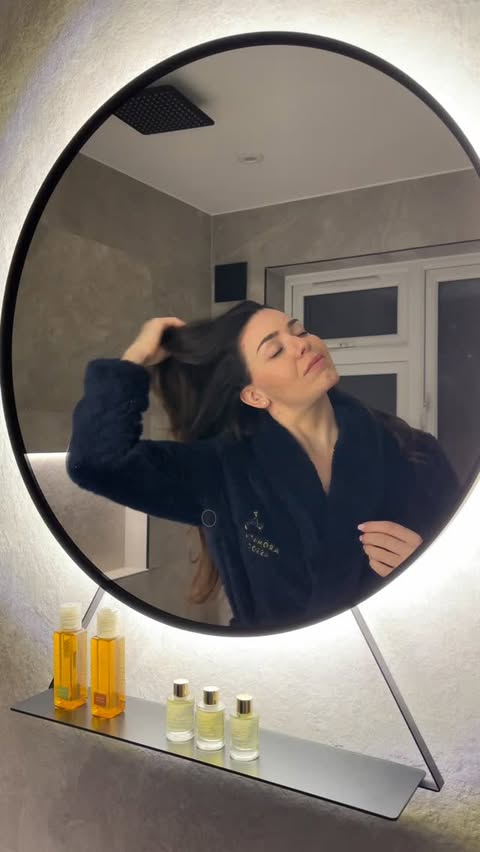 Instagram post by @emilymouu for Aromatherapy Associates. Caption reads: [...] to comfort and calm 🧘🏽‍♀️....