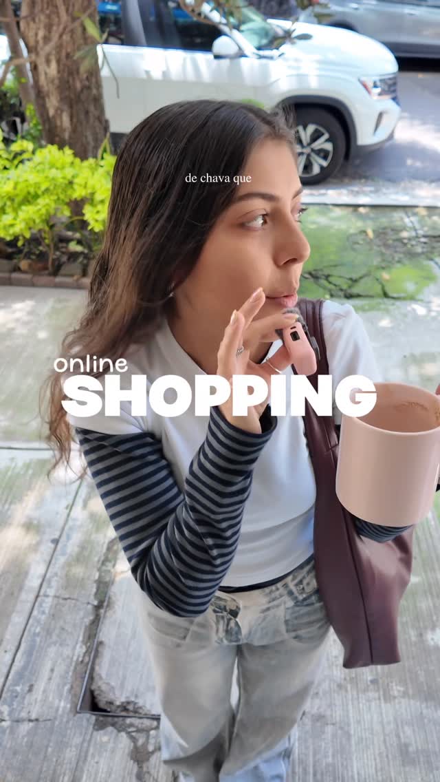 Instagram post by @comoloqueveo for ISDIN. Caption reads: Online shopping que volvería a hacer mil veces más....