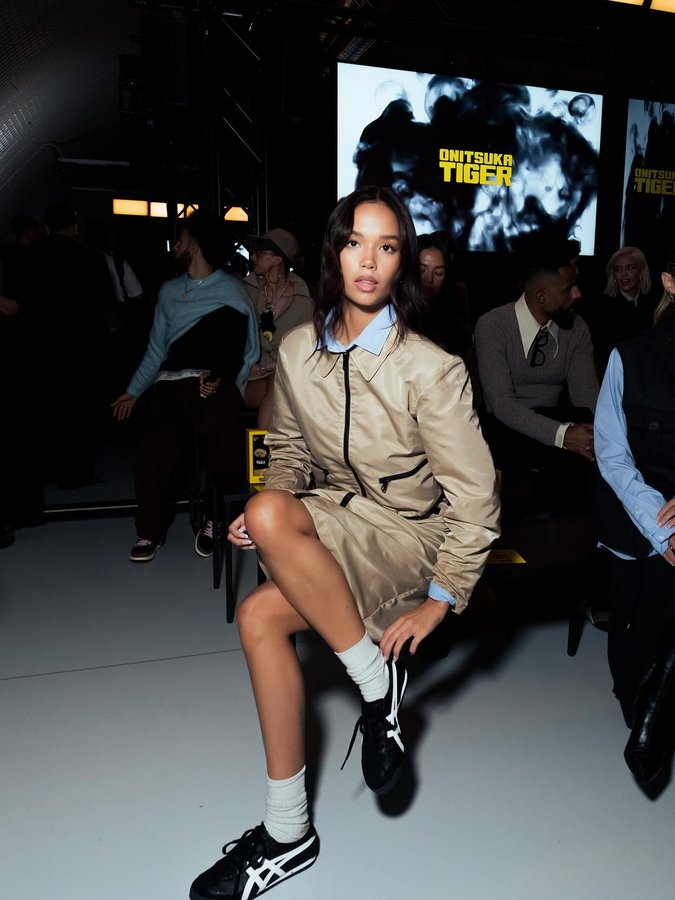 Instagram post by @dolmalisa for Onitsuka Tiger. Caption reads: mfw 25 // @onitsukatigerofficial

ph [...].