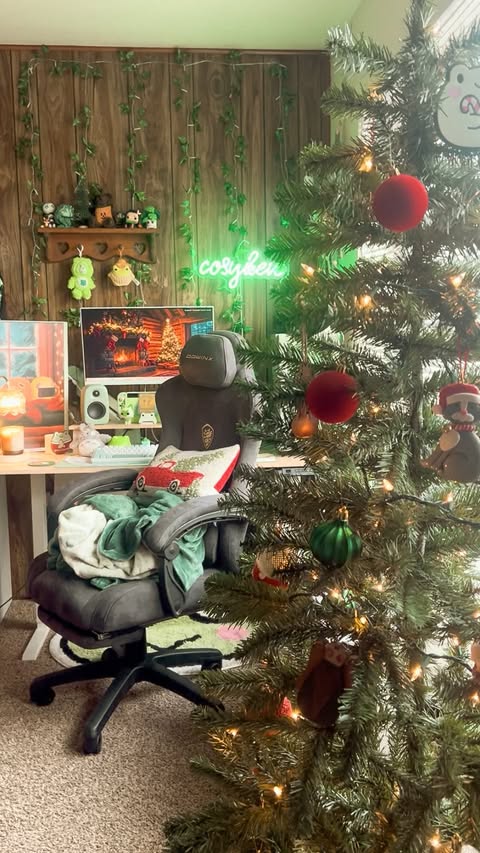 Instagram post by @cosyken for DOWINX. Caption reads: merry christmas eve 🎄✨ 🎁

i hope you all have a....