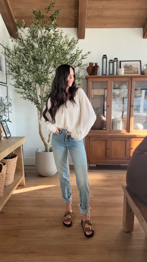 Instagram post by @shaynamarie for FRANKIE4 footwear. Caption reads: [...] even the most simple outfits from....