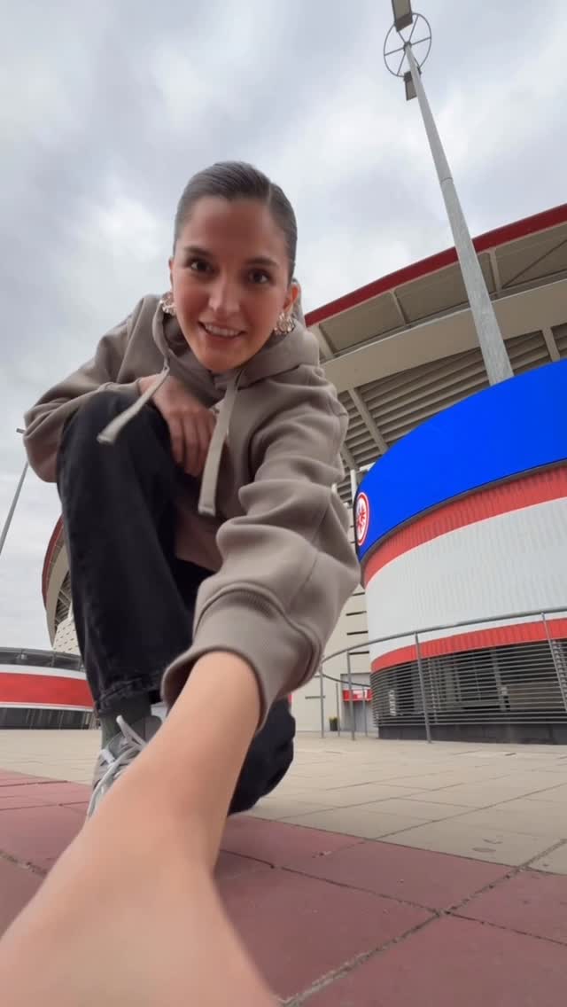 Instagram post by @juegodedoce for Crypto.com. Caption reads: Así se vivió el Atleti vs Frankfurt en Champions....