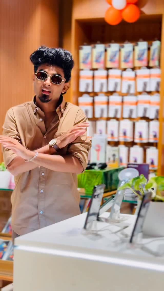 Instagram post by @azee02 for Poorvika. Caption reads: Don’t miss it 😍💛
#azee02 #chennai #poorvika....