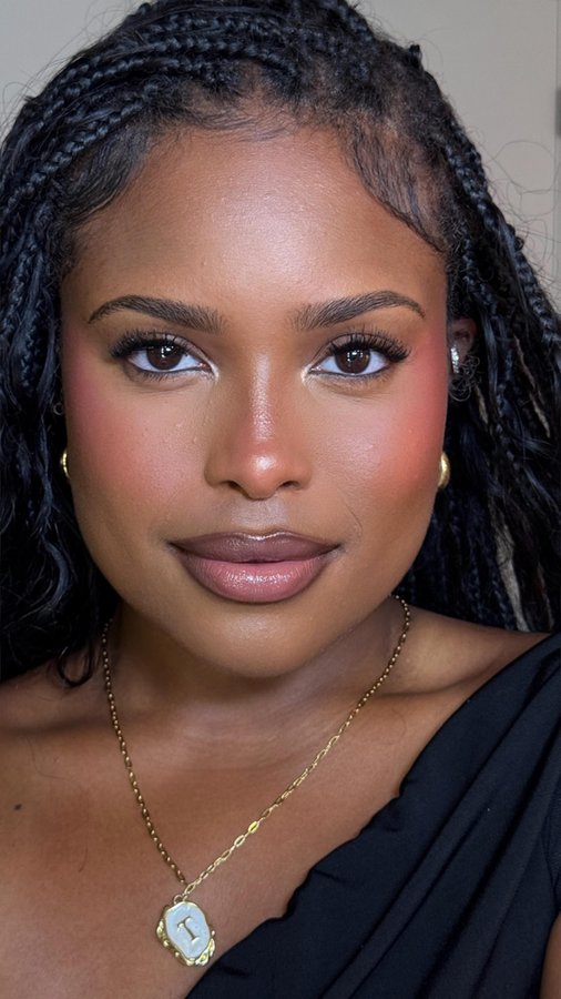 Instagram post by @_tylagomez for Falscara. Caption reads: At home lashes with @falscara studio kit, what....