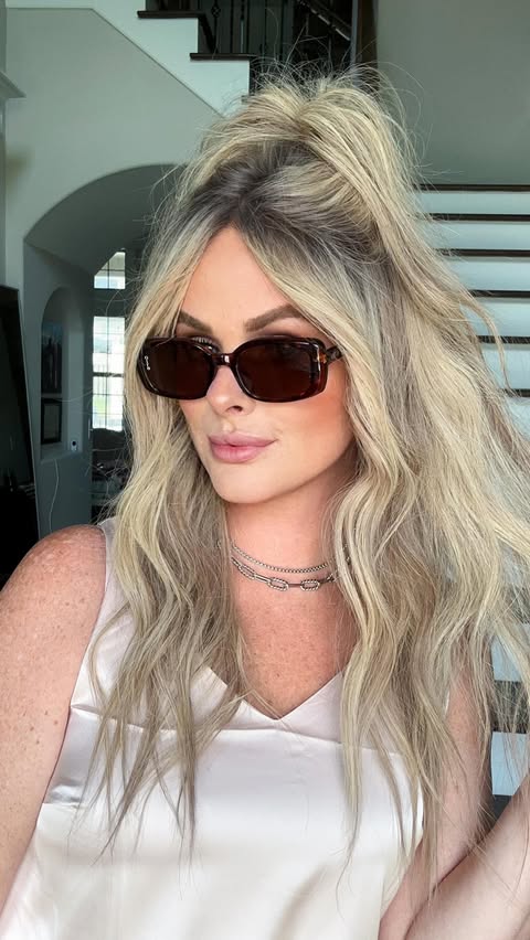 Instagram post by @courtelizz1 for Otra Eyewear. Caption reads: [...] #summersunnies #otra #otrasunglasses....