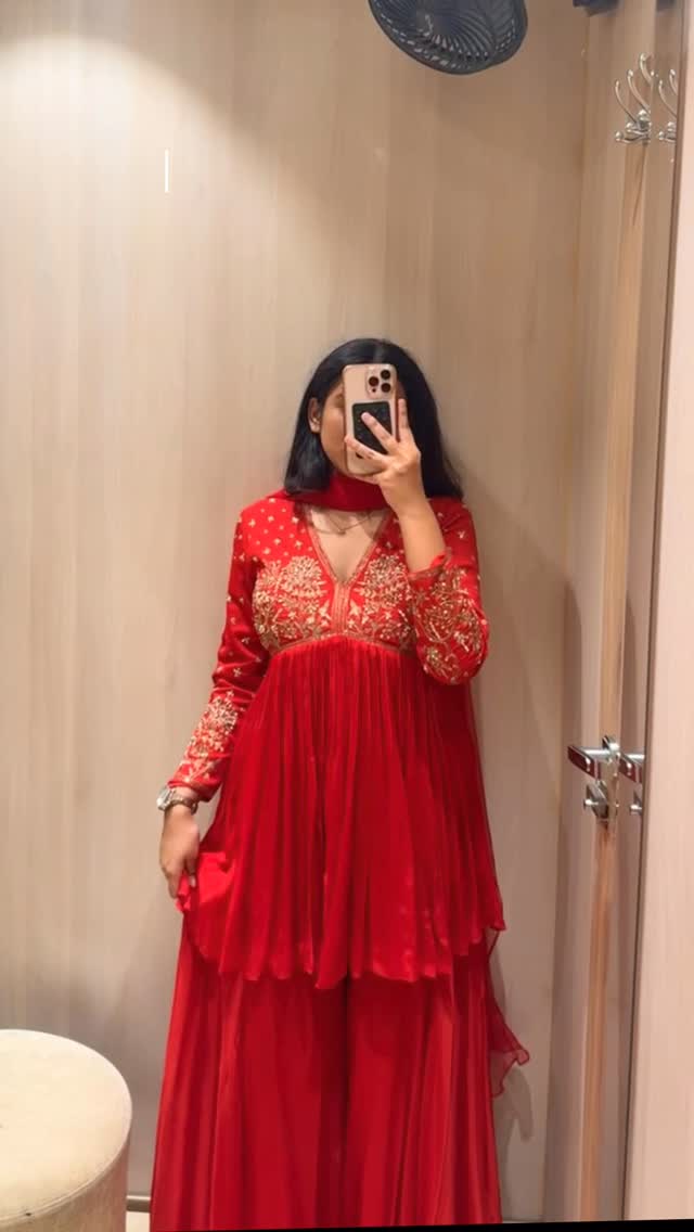 Instagram post by @mallikareddy.a_ for Tanishq. Caption reads: Dushhera shopping at Inorbit 🥰

#AD

#inorbit....