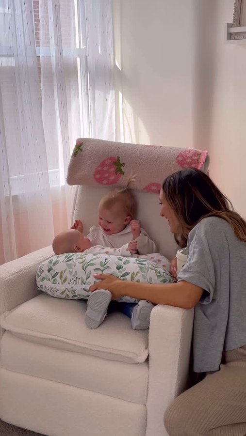 Instagram post by @kaylyn.von for Boppy Italia. Caption reads: Comment LINK to shop everything seen here 🤍

The....