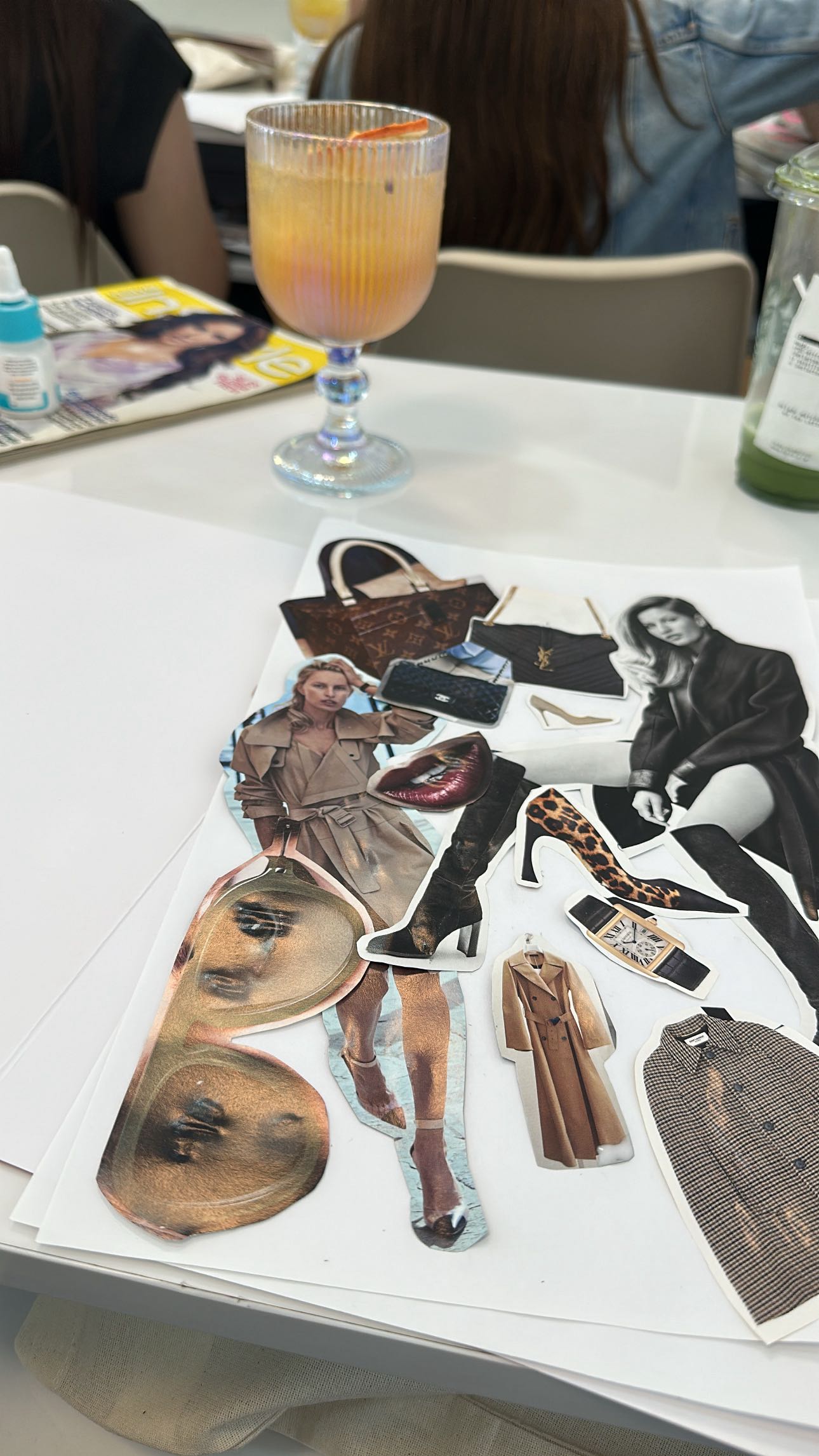 Instagram post by @jacqui.comm for Cyzone. Caption reads: @cyzone_oficial 💄💄.