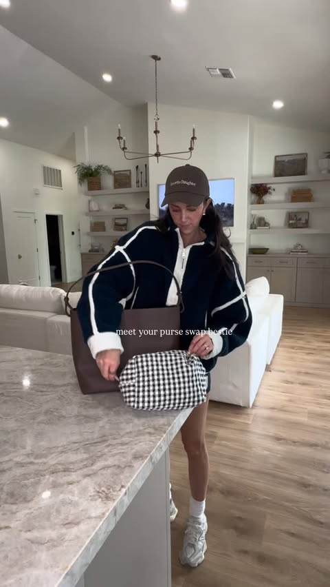 Instagram post by @shelbylgosselin for Moon Nude. Caption reads: [...] purses the same way again ✨ #mnpartner....