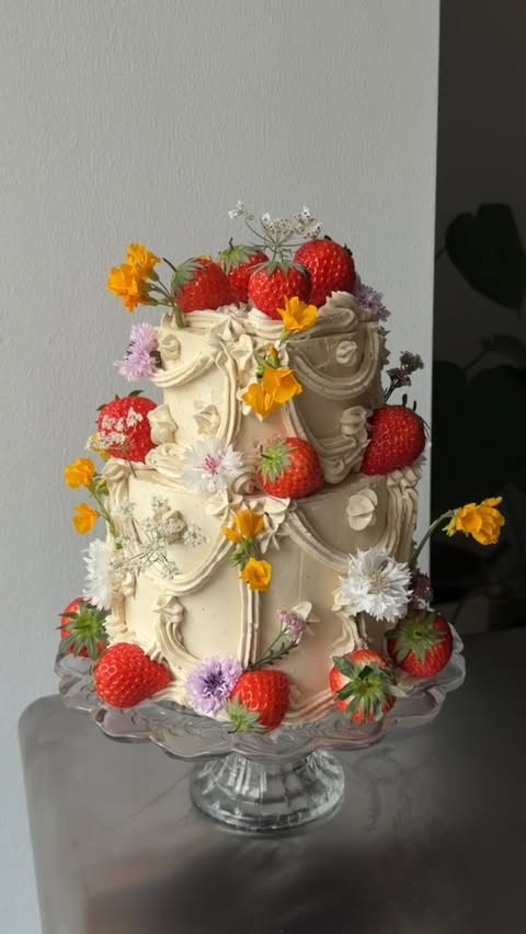 Instagram post by @foodjars for Oishii. Caption reads: Hosting friendsgiving and surprising my friends....