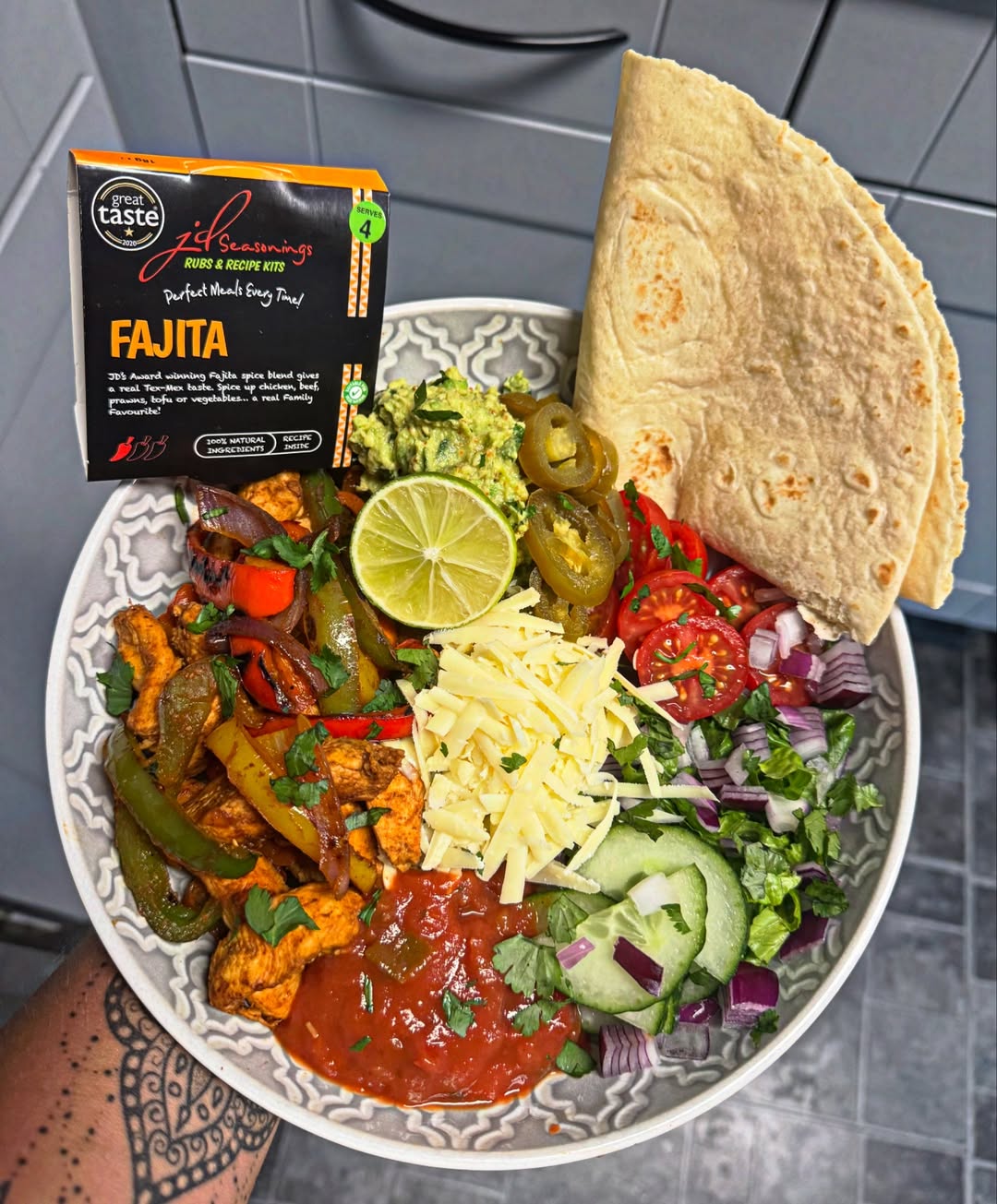 Instagram post by @sarah_cc_recipes for Jd Seasonings. Caption reads: Chicken fajita bowls 🥗

I sliced some chicken....