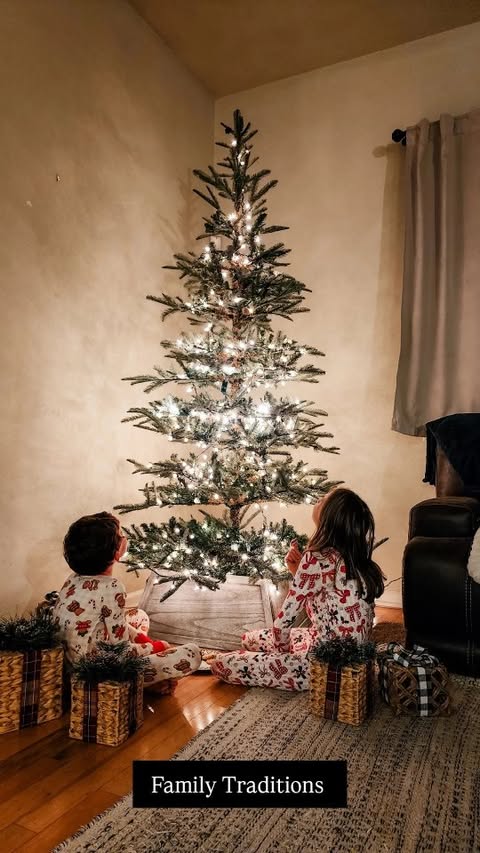 Instagram post by @theclassymamabear for King of Christmas. Caption reads: ♥️An open and grateful heart will carry you....