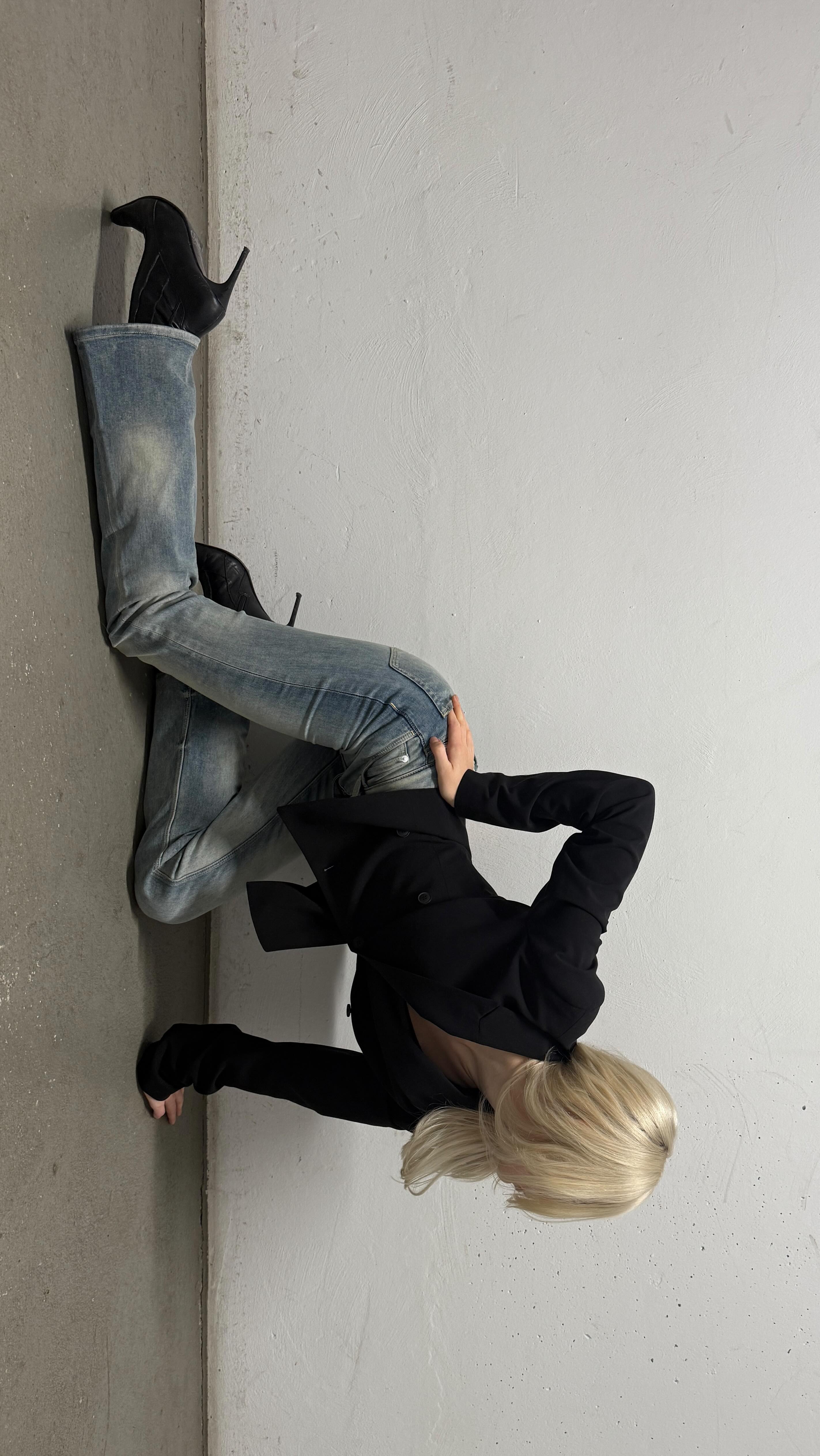 Instagram post by @girlcalledluca for WEEKDAY. Caption reads: My „booty bei“ Jeans for the win /ad....