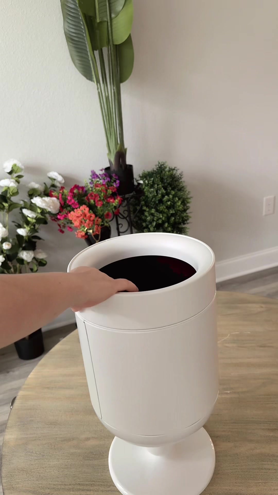 TikTok post by @yasodawagle3 for UFORU NEST. Caption reads: [...] can #trashcan #tiktokshop #usatiktok @UFORU....