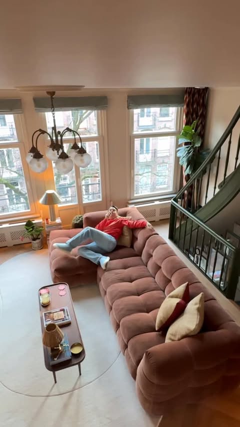 Instagram post by @joeyjaq for Marktplaats. Caption reads: [...] niet in ons nieuwe huis. @marktplaats to the....