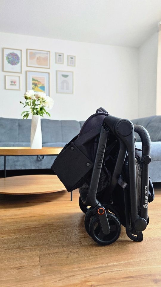 Instagram post by @strollerica for Ergobaby. Caption reads: Paid ad • ✨️ Ergobaby Metro³: košara za....