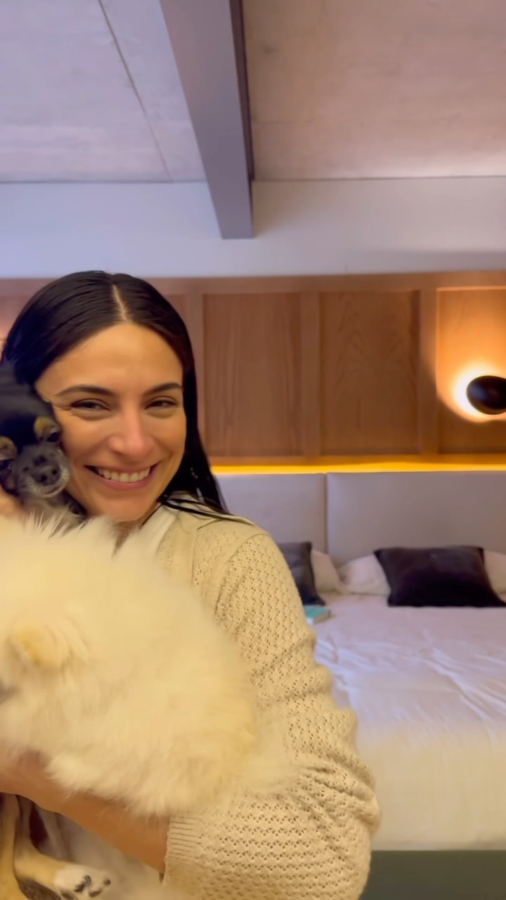 Instagram post by @anabreco for Shark Home MX. Caption reads: La shark PetPro me salvó la vida para poder seguir....