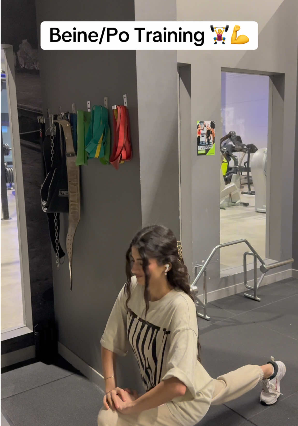 TikTok post by @dilan_durgun for Teveo. Caption reads: [...] #gym *unbezahlte Anzeige / Hose von @TEVEO.