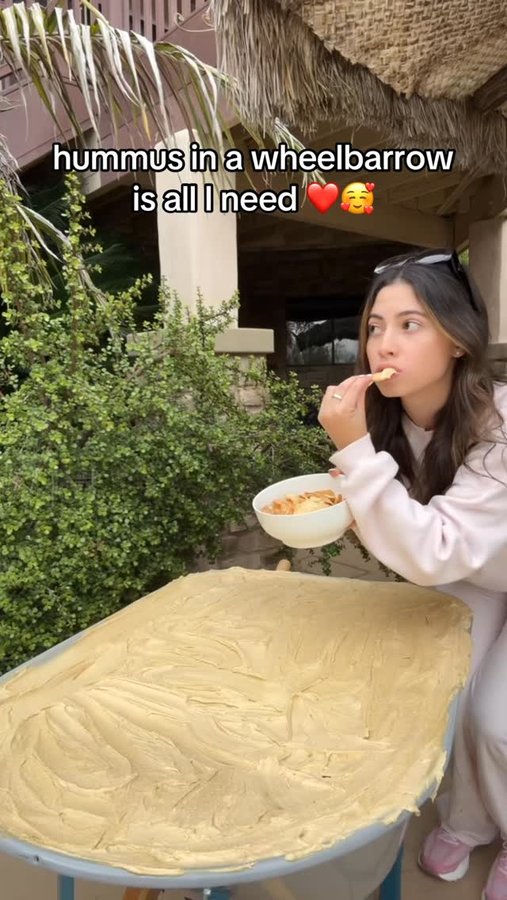 Instagram post by @itsmejuliette for Ithaca Hummus. Caption reads: [...] hummus, THIS is what I mean ✨💁‍♀️....