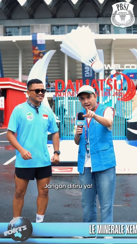 Instagram post by @ozarangkuti for Le Minerale. Caption reads: [...] EA.. EA.. 🏸 Tentunya bersama Le Minerale,....
