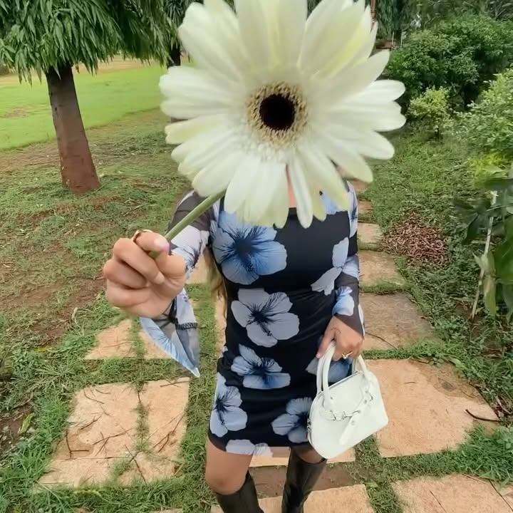 Instagram post by @candyyy.lyyy for Savana. Caption reads: Nothing says summer like florals and fresh....